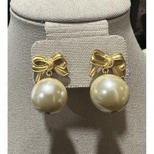 Matt Gold Tone Bow Drop Imitation Pearl Clip On Earrings 1 Inch Post Vintage